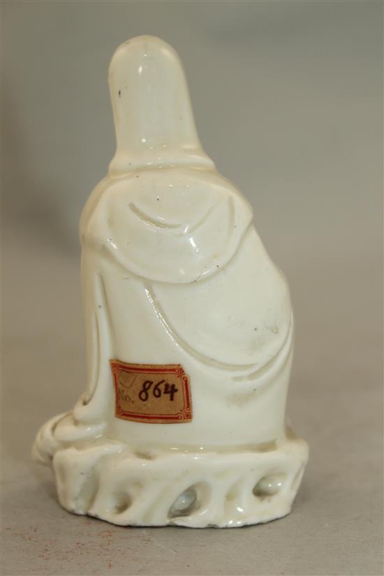 A Chinese blanc de chine seated figure of Guanyin, Dehua, 18th / 19th century, 11cm, losses to fingers